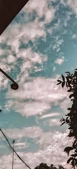 Hotel ini menawarkan pemandangan awan dan langit serta suasana hutan. Langit Aesthetic Langit Pemandangan