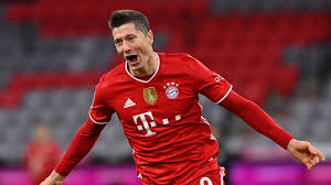 Widać że trenerzy sie znają w tym klubie. Robert Lewandowski Pobil Rekord Gerda Muellera Bayern Rozbil Augsburg Sport
