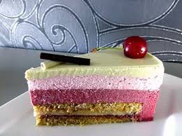 Sommerliche Eierlikortorte Verpoorten Kirsch Torte Kuchenrezepte Mit Eierlikor Rezept Kuchen Und Torten Leckere Torten Kuchen Rezepte