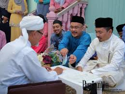 Melafalkan ijab kabul dalam akad bagi anda yang akan melaksanakan akad nikah dalam waktu dekat ini, dapat menghafal bacaan ijab kabul ini dengan benar dan semoga lancar pada. Bakal Pengantin Silalah Berlatih Akad Nikah Ini 14 Perkara Pengantin Lelaki Kena Settle Awal Pesona Pengantin