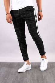 Et avec des baskets blanches, il est idéal pour un look sportswear. Pantalon Homme Carreaux Noir Avec Bande Nb 239