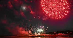 Le 14 juillet implique plusieurs traditions qui font la joie des parisiens et des touristes. 14 Juillet Ou Voir Un Feu D Artifice En Bretagne Carte Bretagne Le Telegramme