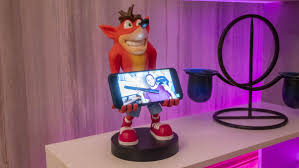 He was portrayed by jim carrey, who also played the title character in the mask, the riddler in batman forever, the grinch in dr. Cable Guys Xl Crash Bandicoot Device Holder Review Technuovo