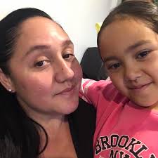 Rosie Abbott, mema pōari o Hoani Waititi Mārae. He wahine maia, he wahine  pono ki ngā kaupapa o te mārae, tikanga me te reo. Māori barrister Rosie  Abbott is making a name