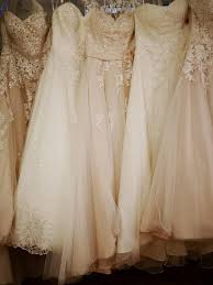Diese magische sammlung von brautkleider 2021 ist ein muss für jede neue braut. Brautmode Secondhand Engels Home Facebook