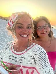 Debbie Saul's Instagram, Twitter & Facebook