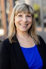 Laura Batey's Instagram, Twitter & Facebook