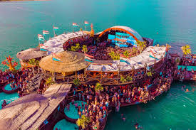 Zažiješ bláznivé večírky, odpolední pool party a party boat s drinky zdarma. Der Strand Von Zrce In Kroatien Unser Club Und Festival Guide Festicket Magazine
