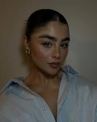 Niamh Barry's Instagram, Twitter & Facebook