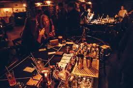 Kabinet fiyatları ise ölçülere ve kullanılan malzemeye göre değişir.kabinetler 19 inç dikili, 19 inç duvar tipi olmak üzere iki farklı modelde seçilebilir. Kabinet Nightlife St Petersburg