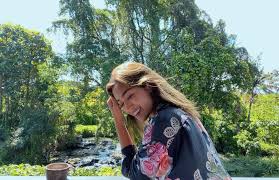 Jun 07, 2021 · ketika pertama kali muncul tanpa hijab, alyssa spischak bikin heboh karena ia adalah anak tiri ustaz derry sulaiman. Bali Based Actress Jessica Iskandar Appears Unfazed Amid Alleged Sex Tape Scandal Coconuts Bali