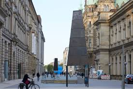 From wikimedia commons, the free media repository. Art Invest Real Estate Prasentiert Kunstwerk Gesellschaftsspiegel Von Olafur Eliasson Presseportal