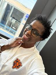 Introduction and conversation in a dating group in Florida