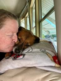 Good morning friends ☕️ Another Monday.. let's do this!! At delivery spot  and while walking my fur baby I picked berries and found this old bottle 😁