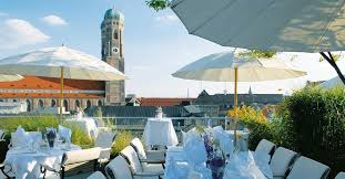 Auf Den Dachern Der Isarmetropole Das Sind Die 7 Schonsten Dachterrassen In Munchen Restaurant Munchen Dachterrasse Munchen