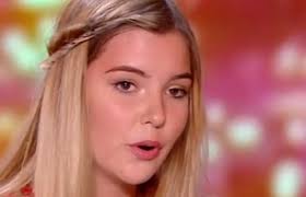 LFAUIT : À 16 ans, sa version piano-voix de « Voyage, Voyage » fait fondre  la toile (Vidéo)