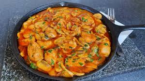 O reteta simpla de mancare de ciuperci, aromata si gustoasa. Tocanita De Ciuperci Cu Piept De Pui Youtube