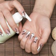 Welche angesagten gelnägel trends dich erwarten, welche farben für die nägel besonders trendy gelnägel sind nicht nur eine tolle alternative zu gewöhnlichem nagellack, sondern sie passen sich. Gelnagel Shellac Acryl So Pflegen Sie Nagel In Der Corona Krise Hamburger Abendblatt