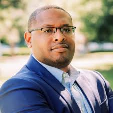 Meet Na'shell Williams. She works for the Housing and Community Services  Department and is one of our amazing employees serving the community every  day. Na'shell shared her "why"