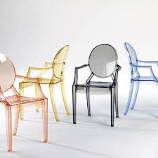 One Of Philippe Starck S Most Famous Pieces Is The Transparent Louis Ghost Chair Manufactured By Kartell Ma Louis Ghost Chair Starck Ghost Chair Chair Design