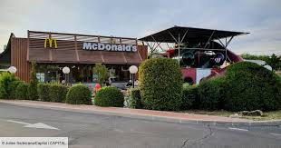 Que vous ayez un petit creux ou une grande faim, takeaway.com et mcdonald's sont là pour vous satisfaire. Mcdonalds Vise La Livraison A Domicile Pour 1000 Restaurants En France Capital Fr