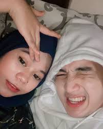 Cimoy dan rio tampak <i>enjoy</i> berdua