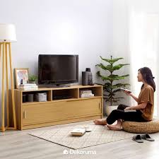 Jadi semua furniture seperti sofa minimalis, meja tamu, kursi kerja, kasur beserta tempat tidur, dan furniture lainnya akan memberikan kamu kenyamanan & kepuasan maksimal. Dekoruma Moku Meja Tamu Minimalis Dengan Rak Susun Dari Kayu Olahan Coffee Table Terbaru Agustus 2021 Harga Murah Kualitas Terjamin Blibli