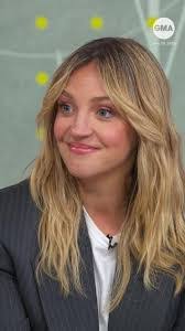 Abby Elliott's Instagram, Twitter & Facebook