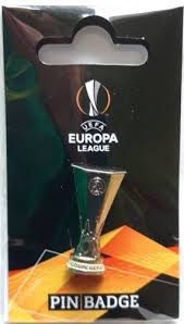 Uefa zaprezentowała trofeum, o które powalczą uczestnicy debiutującej ligi konferencji. Trofeum Liga Europy Uefa Produkt Oficjalny Odznaki Okolicznosciowe Antykwariat Sportowy Ksiazki Pamiatki Sportowe Gadzety Klubowe