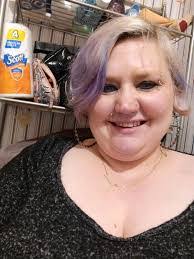 Victoria Whitmore's Instagram, Twitter & Facebook