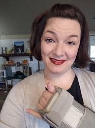 Left-handed coloring tools for thumb pain relief