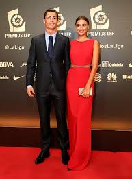 Поклонники гадали, кто подарил футболисту ребенка, а ирина шейк позднее пояснила, что малыш — от суррогатной мамы. Vot I Vse Krishtianu Ronaldu I Irina Shejk Rasstalis Hello Russia