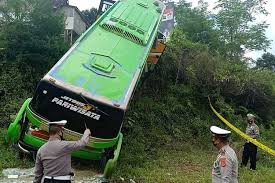 Alasan kocak itu pun bikin heboh rekan sekelasnya. Bus Terjun Ke Jurang Pemerintah Harus Perketat Proses Pembuatan Sim B