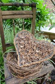 Koffer Vor Die Tur Gestellt Karin Urban Naturalstyle Maschendrahthandwerk Hasendraht Garten