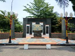 Berikut info usgs magnitudo gempa. Tugu Gempa Taman Melati In Padang City West Sumatra Province