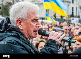 John mcdonald hi-res stock photography and images