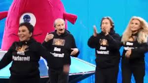 Ricchi e poveri is an italian pop music group. The Masked Singer Risk Of Illness Live Ricchi E Poveri Retreat World Today News