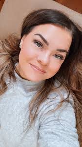 Cindy Hartzler's Instagram, Twitter & Facebook