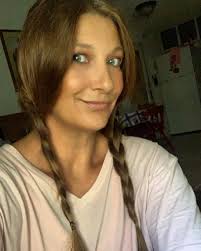 How many mountain girls still wear traditional Appalachian hair ￼