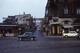 Reeperbahn Grosse Freiheit Etwa 1961 Es Liegen Noch Strassenbahnschienen Der Imbiss Links Kam Weg Jetzt Ist Dort Naturl Hamburg Germany Germany Picturesque