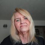 Carolyn Congleton's Instagram, Twitter & Facebook