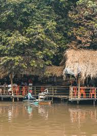 Agrotek garden resort yang terletak di hulu langat sesuai untuk aktiviti hari keluarga dan juga seminar/latihan.banyak pakej2. Veg Fish Farm Thai Restaurant Your Food Will Be Send By A Boat If You Sit Far Enough Curitan Aqalili Malaysian Lifestyle Blogger