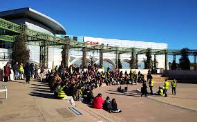 This striking building offers a prestigious base for your business with convenient bus stops in walking distance. Montpellier Les Gilets Jaunes Toujours Aussi Nombreux En Assemblee Generale Le Poing