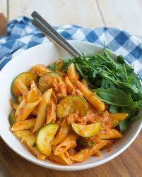 Recept Easy Peasy Pasta Met Tonijn En Courgette Savory Sweets Recept Zeevruchten Recepten Gezonde Eetgewoonten Voedsel Ideeen