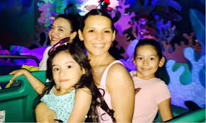 La traición que vivió karla luna por parte de karla panini, ambas formaron la famosa dupla de las lavanderas, caló hondo en la hija de la lavandera #oremosporlahermanapanini, es uno de los textos de la hija de luna. Las Hijas De Karla Luna Se Quedan Viviendo Con Su Papa Y Karla Panini Mamaslatinas Com