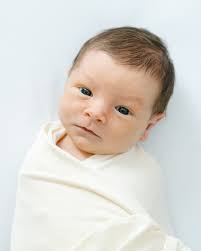 Sweet newborn moments with Eloise🎀