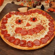 Happy Halloween Pizza Godfatherspizza Repas Halloween Facile Idee Repas Halloween Diner Pour Halloween