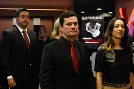 Vejamos os fatos destes últimos dias. Sergio Moro E Bretas Participam De Pre Estreia De Filme Sobre A Lava Jato Banda B