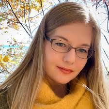 Stephanie Carpenter's Instagram, Twitter & Facebook