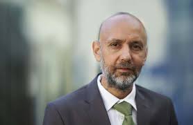 Activistul Valeriu Nicolae, amenințat de Adrian Robert Dinu. Bărbatul făcea  parte din gruparea în care era activ și generalul de 101 ani